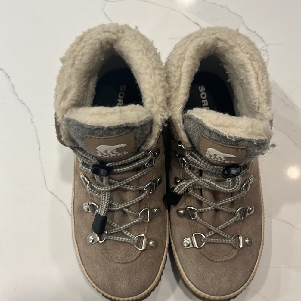 Girls Sorel Boots - Waterproof - Picture 2 of 5